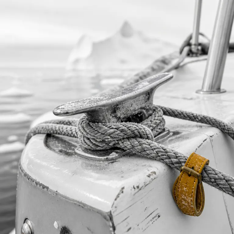 Greenland by expedition yacht: the crossing that separates the committed from the merely curious